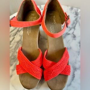 TOMS Women's Vibrant Red Wedges